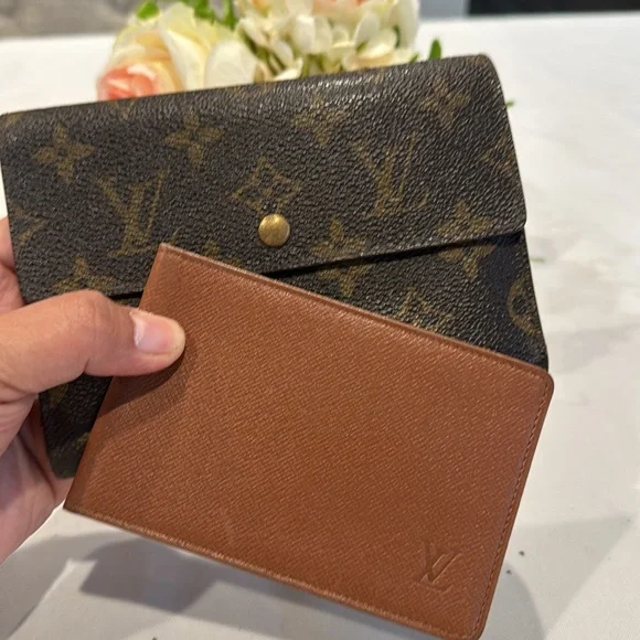 🎉🎉SOLD🎉🎉 Authentic Louis Vuitton snap wallet with card case - Picture 1 of 12